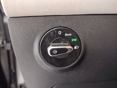 Certified 2025 Volkswagen Taos SE AWD/4WD image 24