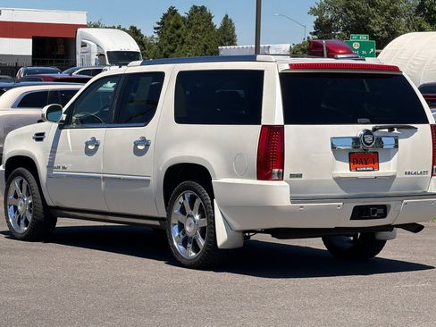 Used 2011 Cadillac Escalade ESV Premium AWD/4WD image 8