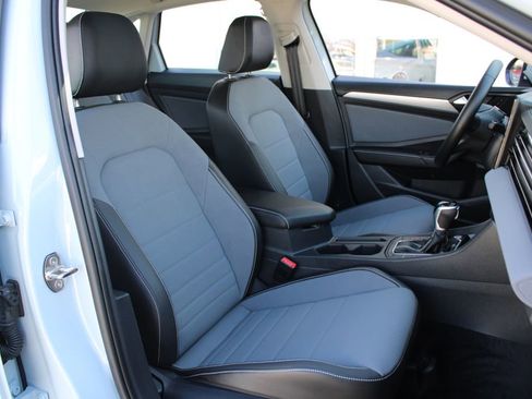 Used 2025 Volkswagen Jetta SE w/ Sunroof Package FWD image 26