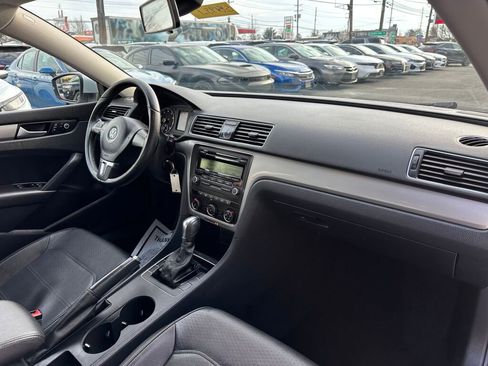 Used 2014 Volkswagen Passat 1.8T Wolfsburg Edition image 26