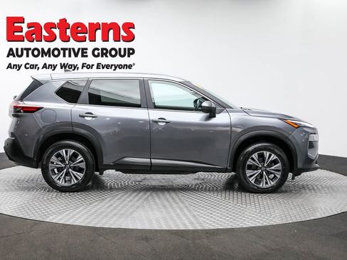 Used 2023 Nissan Rogue SV image 4