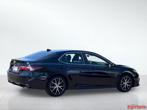 Used 2023 Toyota Camry SE FWD image 4