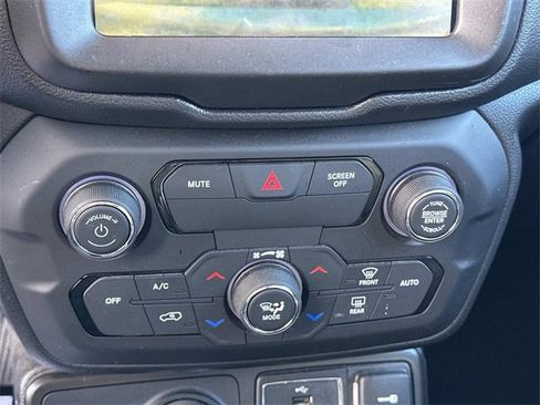 Used 2019 Jeep Renegade Limited w/ UConnect 8.4 Nav Group image 20