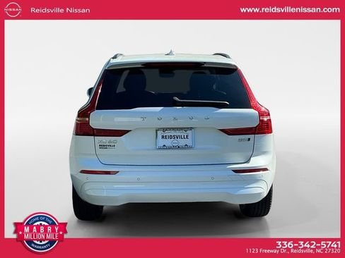 Used 2022 Volvo XC60 B5 Momentum AWD/4WD image 5