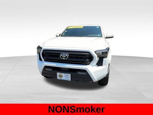 Used 2024 Toyota Tacoma SR5 AWD/4WD image 12