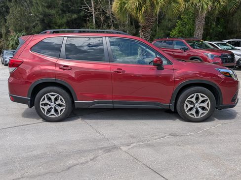 Used 2023 Subaru Forester Premium AWD/4WD image 3