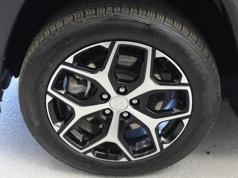 Used 2024 Jeep Compass Limited AWD/4WD image 12