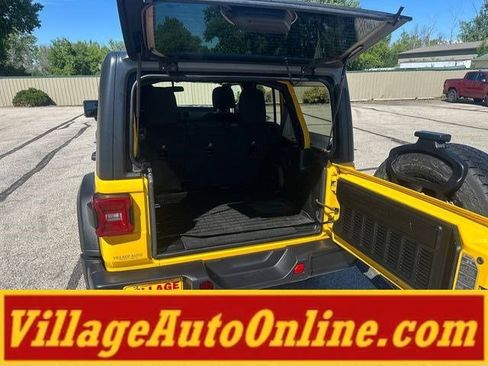 Used 2019 Jeep Wrangler Unlimited Sport w/ Technology Group AWD/4WD image 36