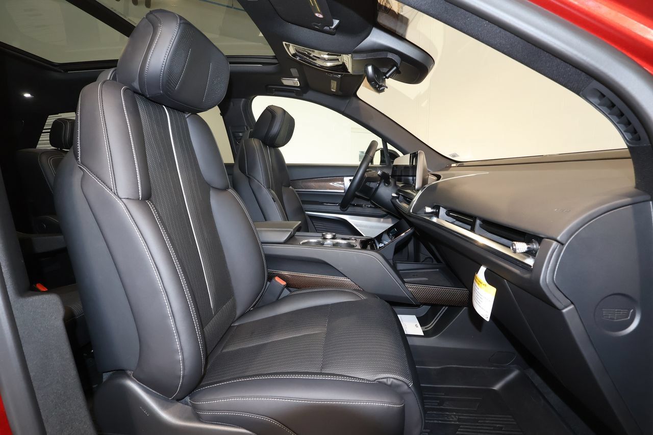 Certified 2026 Cadillac Vistiq Sport w/ LPO, Floor Liner Package AWD/4WD image 26