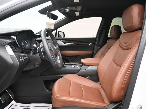 Used 2025 Cadillac XT5 Sportv w/ Technology Package image 9