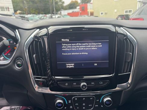 Used 2023 Chevrolet Traverse RS image 19