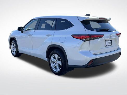 Used 2023 Toyota Highlander LE image 6