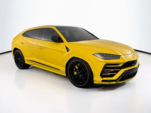 Used 2020 Lamborghini Urus AWD/4WD image 3