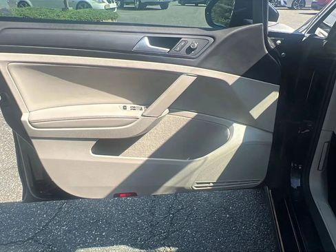 Used 2020 Volkswagen Golf 4-Door image 23