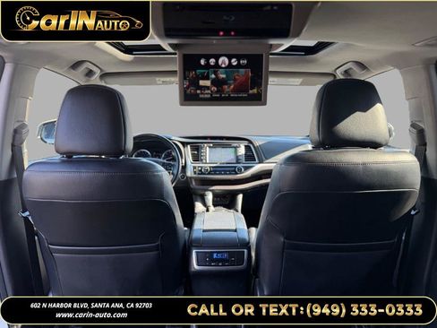 Used 2017 Toyota Highlander Limited Platinum FWD image 28