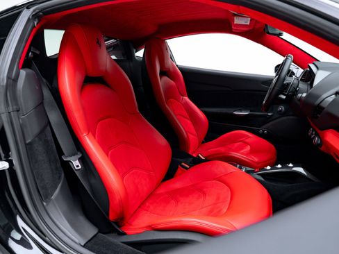 Used 2019 Ferrari 488 GTB RWD image 18