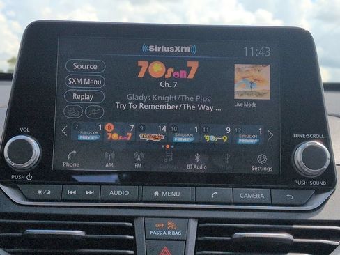 Used 2025 Nissan Altima 2.5 SV FWD image 18