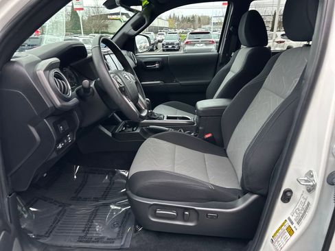 Certified 2022 Toyota Tacoma TRD Off-Road image 12