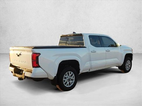 Used 2026 Toyota Tacoma SR5 AWD/4WD image 5
