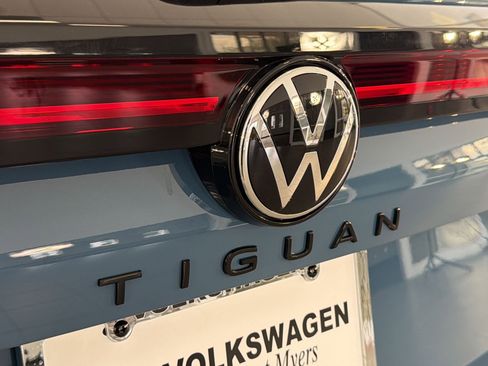 New 2026 Volkswagen Tiguan SE R-Line FWD image 34