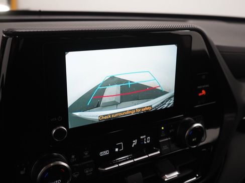 Used 2025 Toyota Highlander XSE AWD/4WD image 23