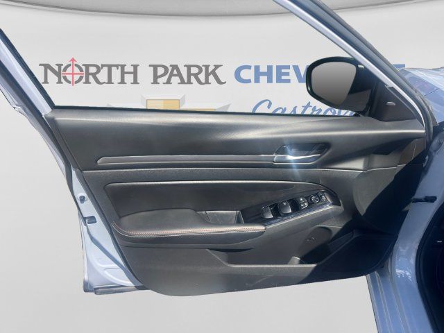 Used 2024 Nissan Altima 2.5 SR w/ SR Premium Package AWD/4WD image 10