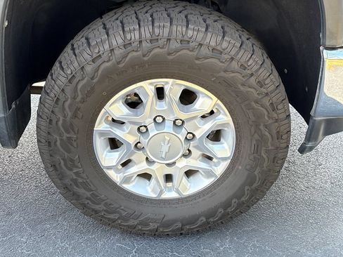 Used 2020 Chevrolet Silverado 2500 LT w/ Z71 Off-Road Package AWD/4WD image 29