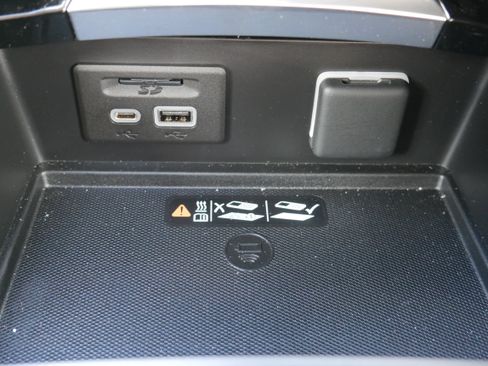 Used 2023 Buick Envision Avenir AWD/4WD image 23