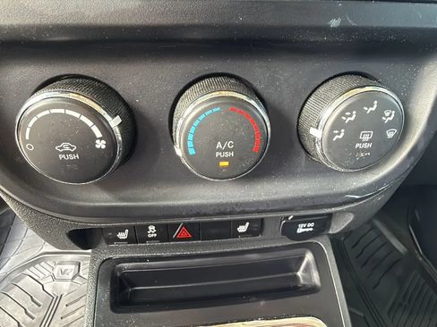 Used 2015 Jeep Patriot High Altitude AWD/4WD image 36
