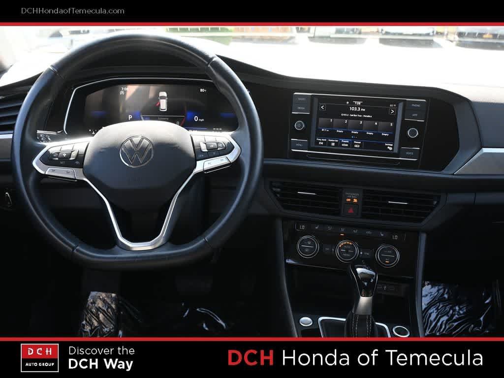 Used 2024 Volkswagen Jetta SE FWD image 8