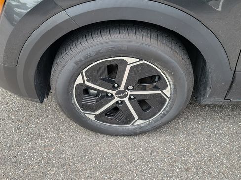 Certified 2025 Kia Niro EX FWD image 35