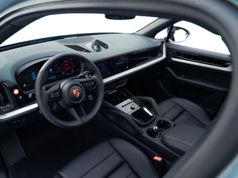 Used 2026 Porsche Cayenne AWD/4WD image 4