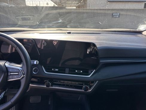 Used 2025 Chevrolet Equinox LT image 18