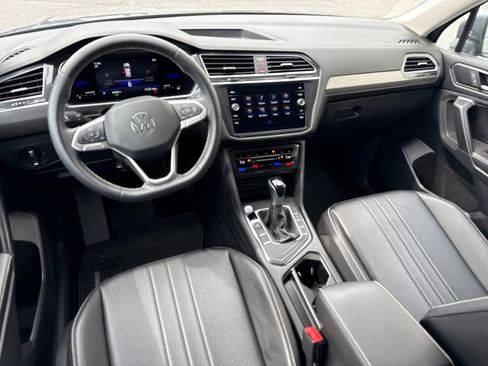 Used 2022 Volkswagen Tiguan SE FWD image 17
