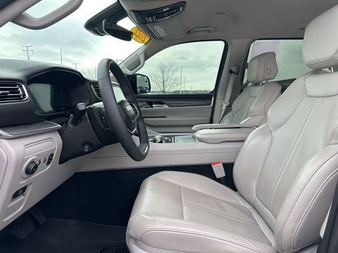 Used 2022 Jeep Grand Wagoneer Series III w/ Flexible Seating Group image 46