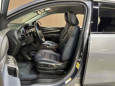 Used 2022 Chevrolet Bolt EUV LT w/ Convenience Package FWD image 6