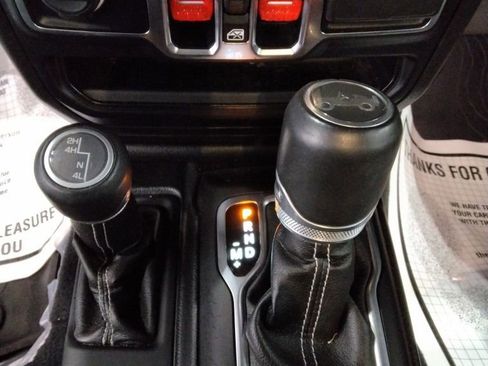 Used 2019 Jeep Wrangler Unlimited Sahara image 18