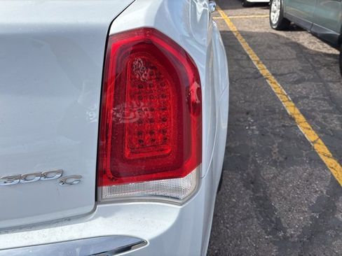 Used 2017 Chrysler 300 C image 9