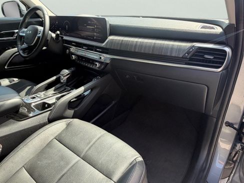 Used 2025 Kia Telluride SX w/ SX Captain's Chair Package FWD image 24