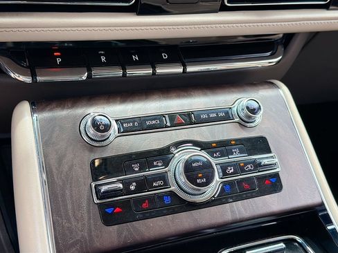 Used 2021 Lincoln Aviator Grand Touring w/ Elements Package Plus AWD/4WD image 20