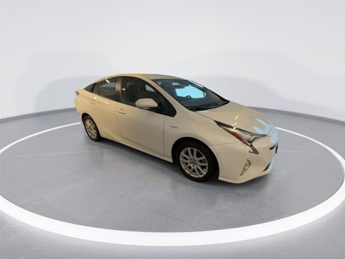 Used 2017 Toyota Prius Four Touring image 1