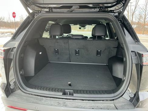 Used 2025 Chevrolet Equinox LT w/ Convenience Package II image 14