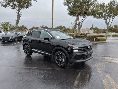 Used 2025 Nissan Kicks SR image 2