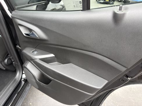 Used 2025 Chevrolet Trax LT FWD image 13