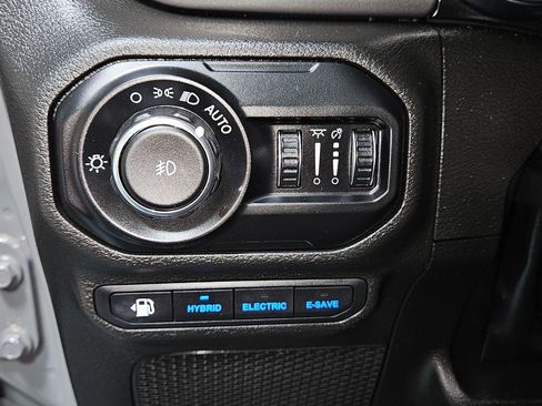 Used 2022 Jeep Wrangler Unlimited Rubicon 4xe image 32