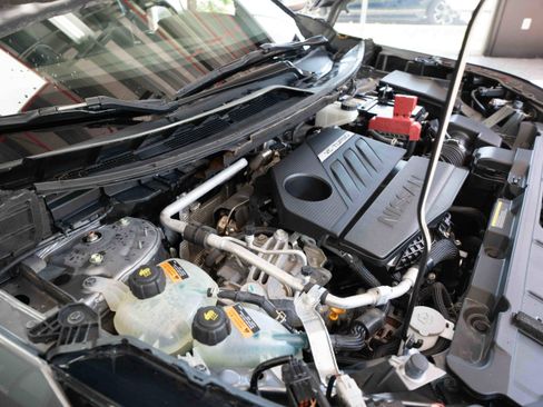 Used 2023 Nissan Rogue SV image 32