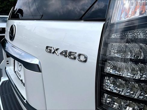 Used 2023 Lexus GX 460 Premium w/ Accessory Package AWD/4WD image 8