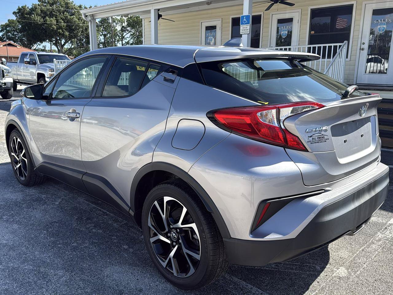 Used 2019 Toyota C-HR XLE FWD image 3