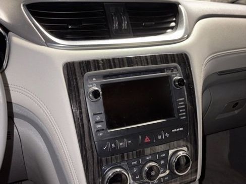Used 2014 Chevrolet Traverse LTZ image 10