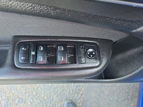 Used 2015 Chrysler 200 Limited image 25